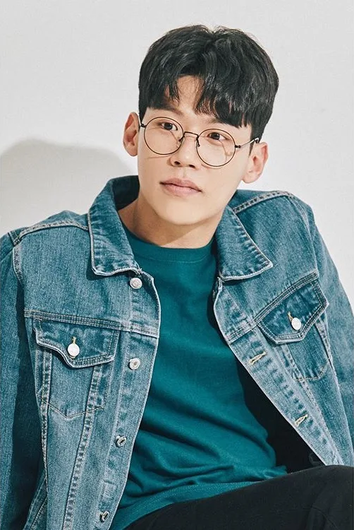 Portrait photograph of South Korean actor Kim Hyun-Tae