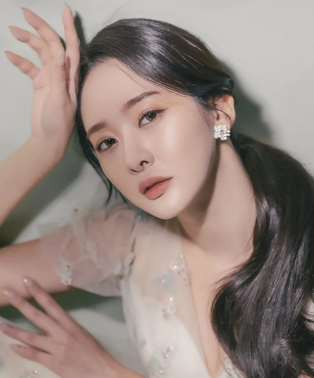 Actress Song Yi-Hyun portrait profile photograph