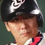 Cho Jin-Woong as Kim Yong-Chul