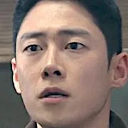 Jo Dae-Hee as Detective Lee