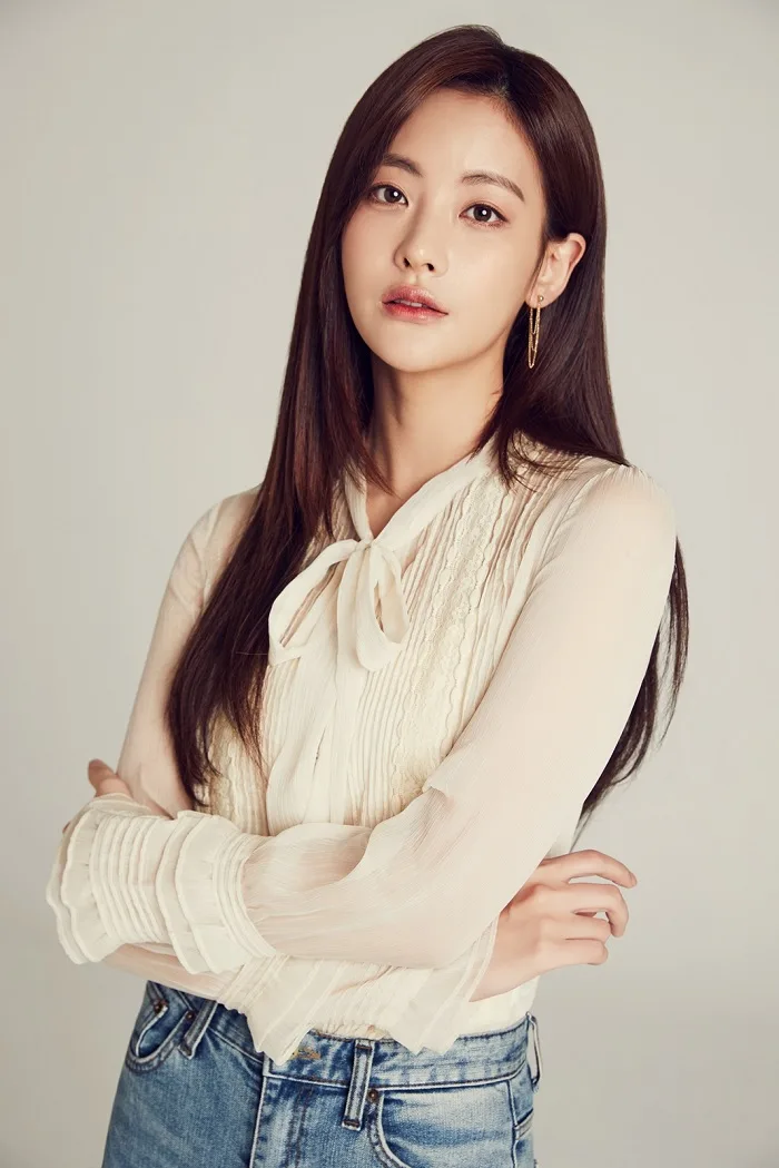 Promotional portrait of South Korean actress Oh Yeon-Seo