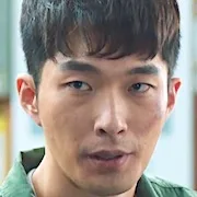 Jang Won-Hyung as Lee Yong-Jae
