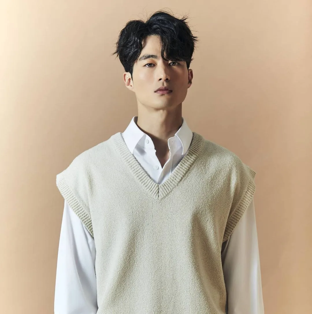 Portrait of South Korean actor Baek In-Joo