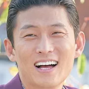 Ko Jun as Yong-Dae