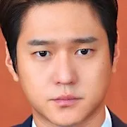 Ko Kyoung-Pyo portraying Shin Jung-Woo