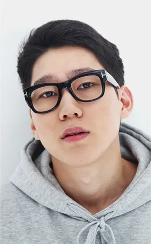 Profile photograph of South Korean actor Shin Young-Kyu