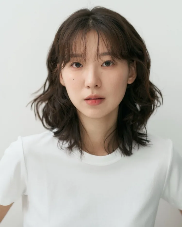 Portrait photograph of actress Park Se-Young