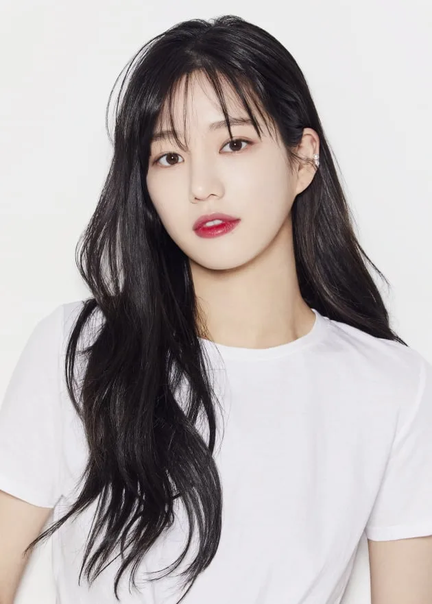 Portrait of South Korean actress Lee Yoo-Bi