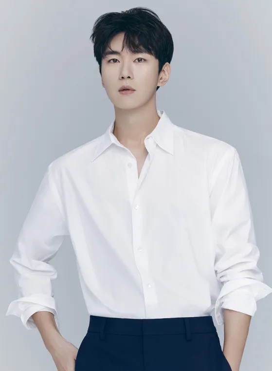 Park Yeon-Woo profile portrait photograph