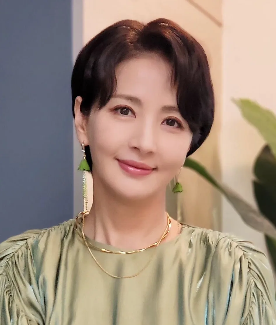 Yoon Hae-Young portrait photograph from 1972