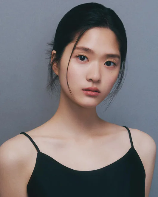 Profile photograph of South Korean actress Roh Ju-Eun