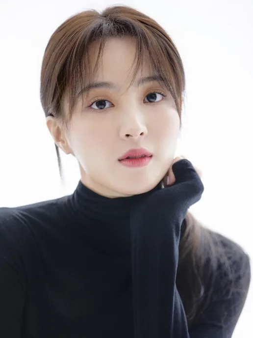 Portrait of Jung Hye-Sung born in 1991