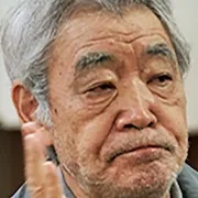 Akira Emoto
