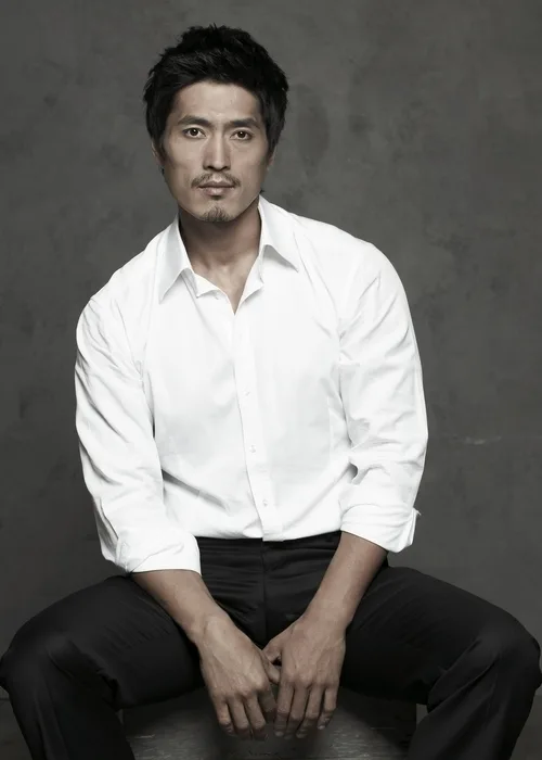 Park Ji-Hoon portrait profile photograph