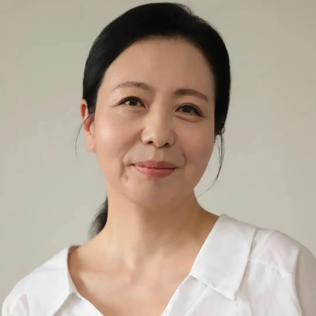 Portrait photograph of actress Oh Tae-Eun