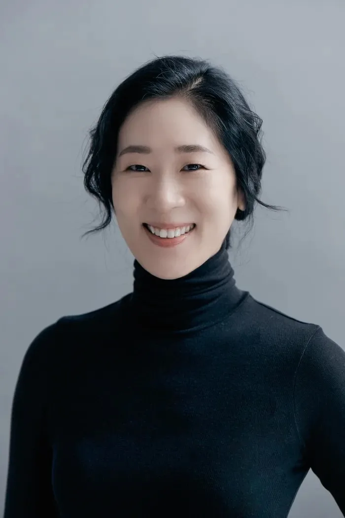 Portrait photograph of South Korean actress Baek Ji-Won