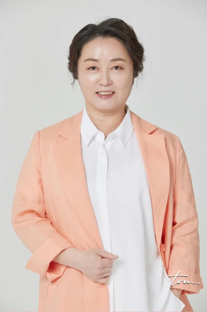 Jung Eun-Kyung profile portrait