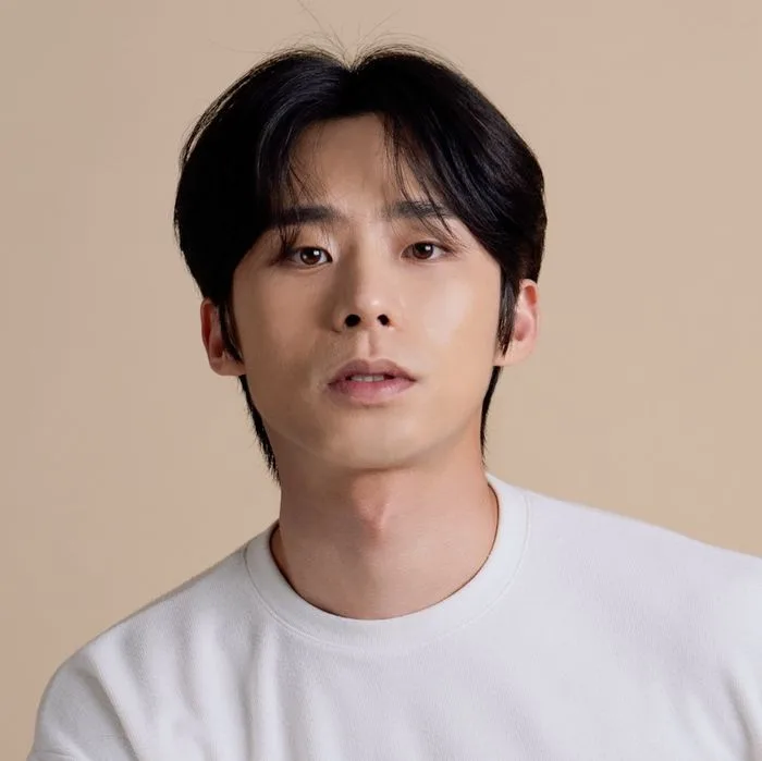 Kang Sung-Wook promotional photograph