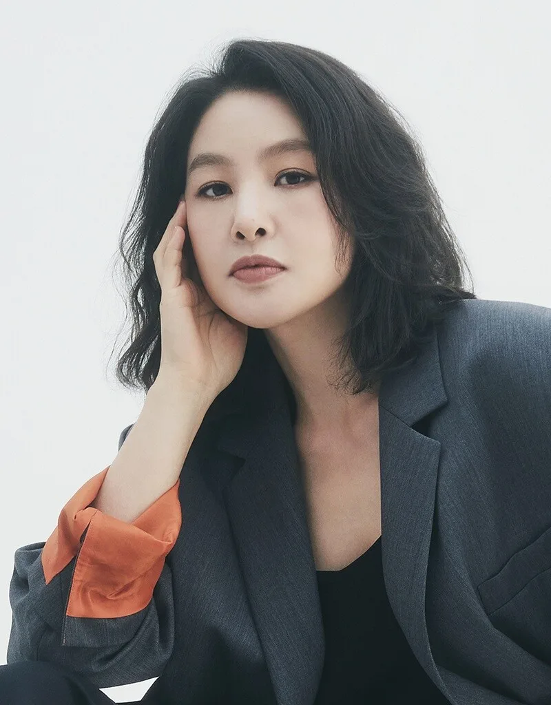 Portrait photograph of actress Park Ji-Young