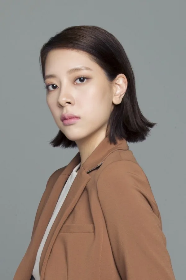 Ju Ye-Eun profile portrait photograph