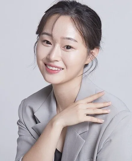 Hwang Sun-Jung profile photograph