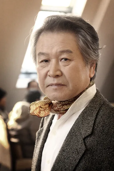 Portrait photograph of Lee Ho-jae
