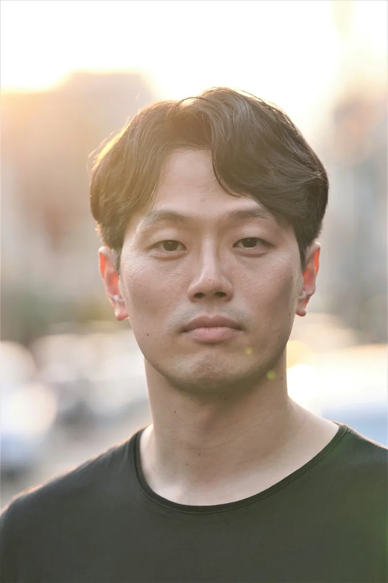 Portrait photograph of South Korean actor Seo Suk-Kyu