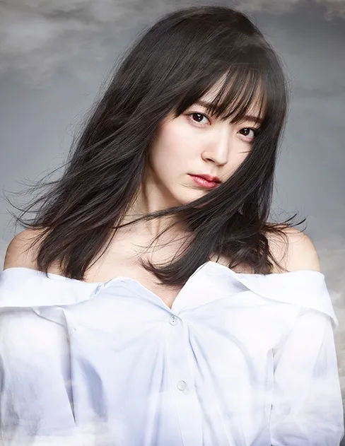 Airi Suzuki portrait photograph from 1994 profile data