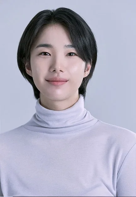 Jung Ga-Hee portrait profile photograph