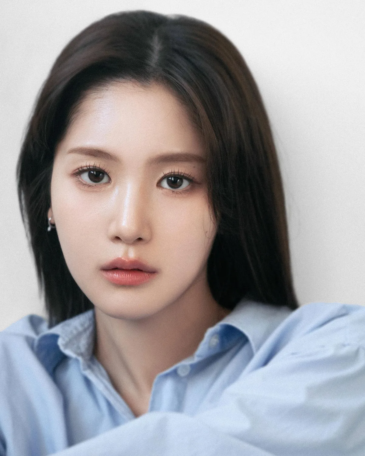 Promotional photograph of South Korean actress Lee Jae-Yi