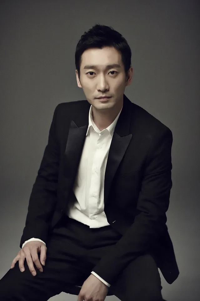 Jeon Jin-Oh profile portrait photograph