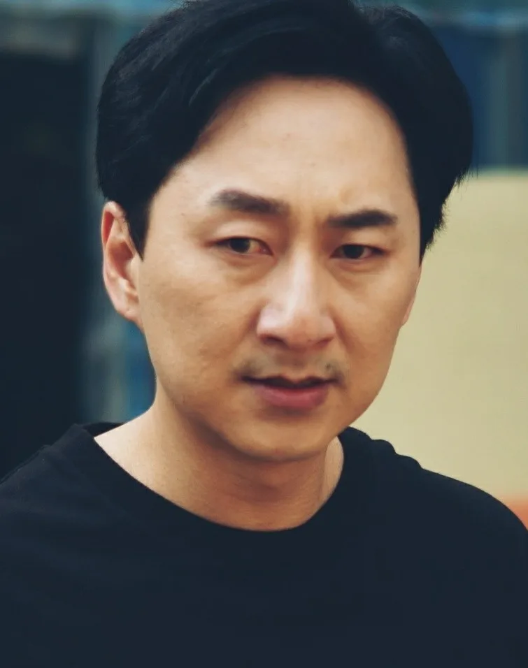 Portrait photograph of Jang Ji-Yong