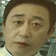 Park Yoon-ho as a doctor
