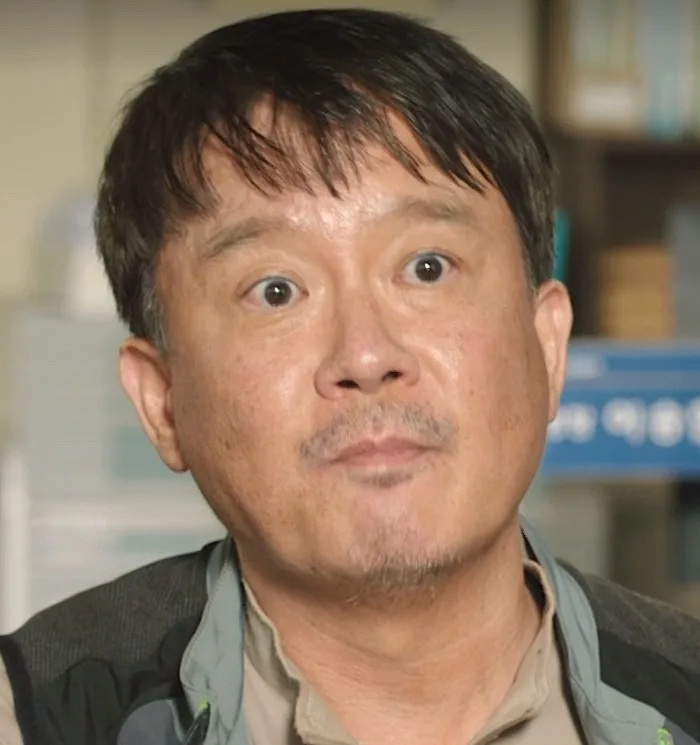Kim Moon-Sik profile photograph