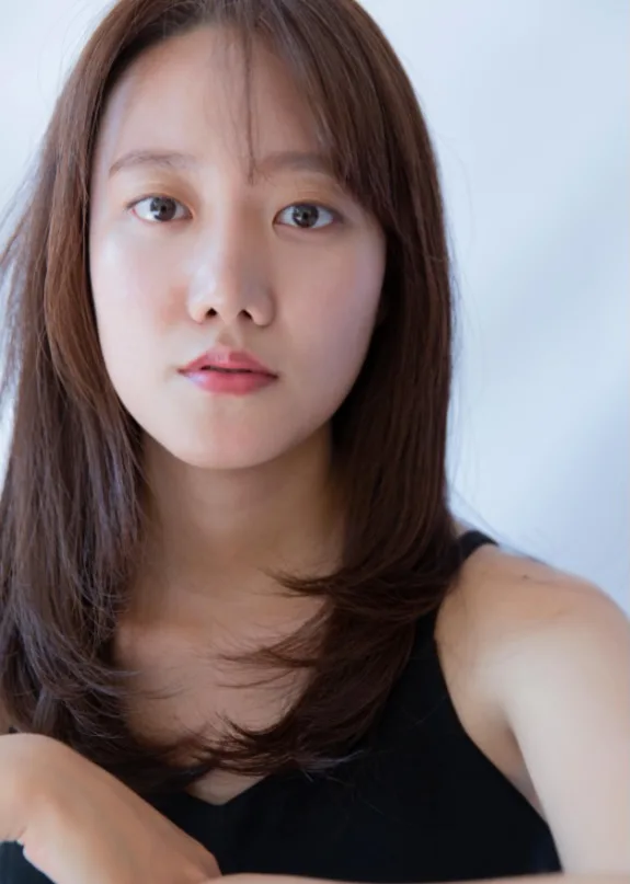 Portrait photograph of actress Lee Yul