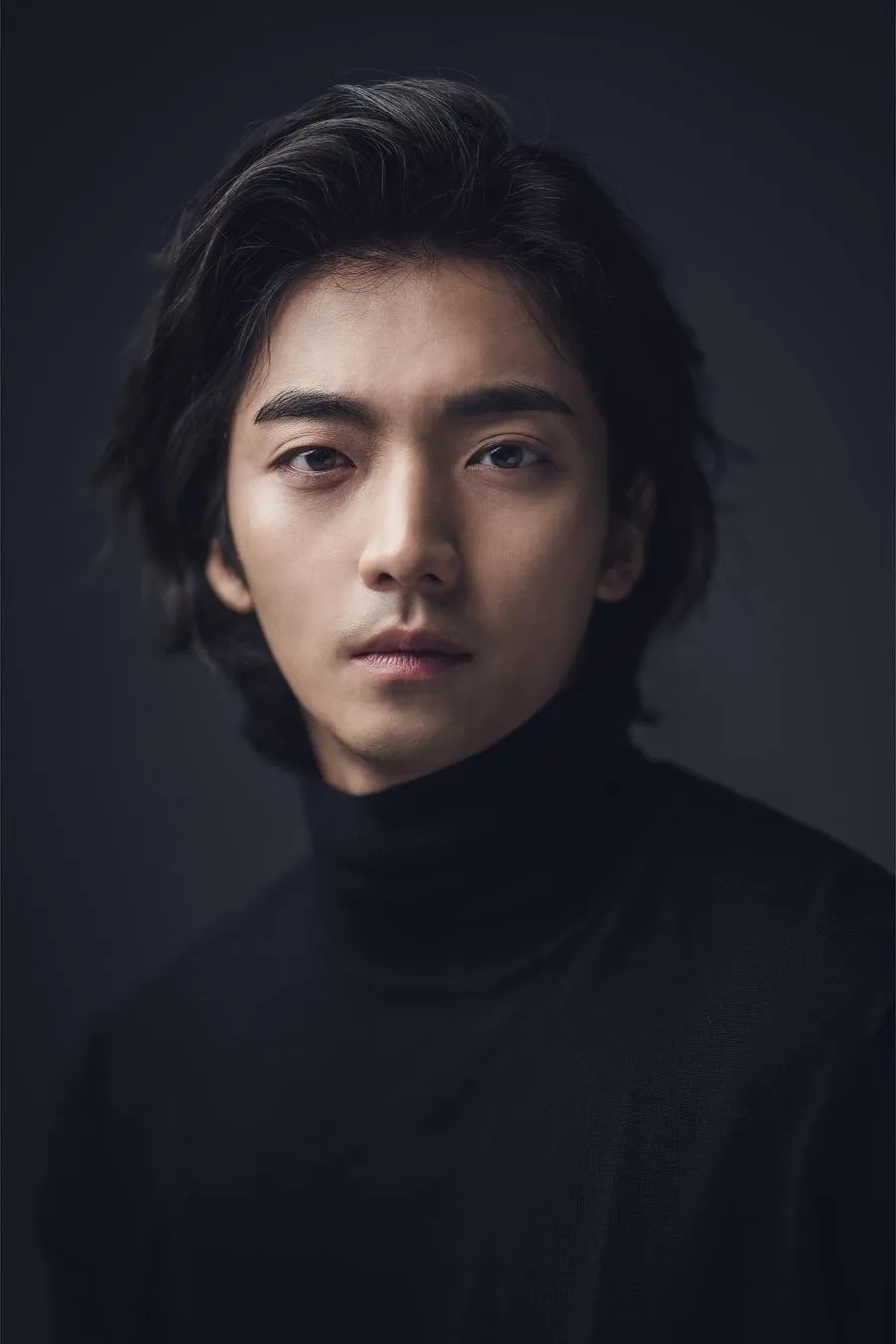 Promotional photograph of South Korean actor Hwang Hee, born in 1988.