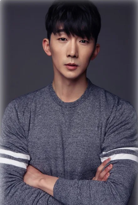 Profile photograph of South Korean actor Ahn Chan-Woong