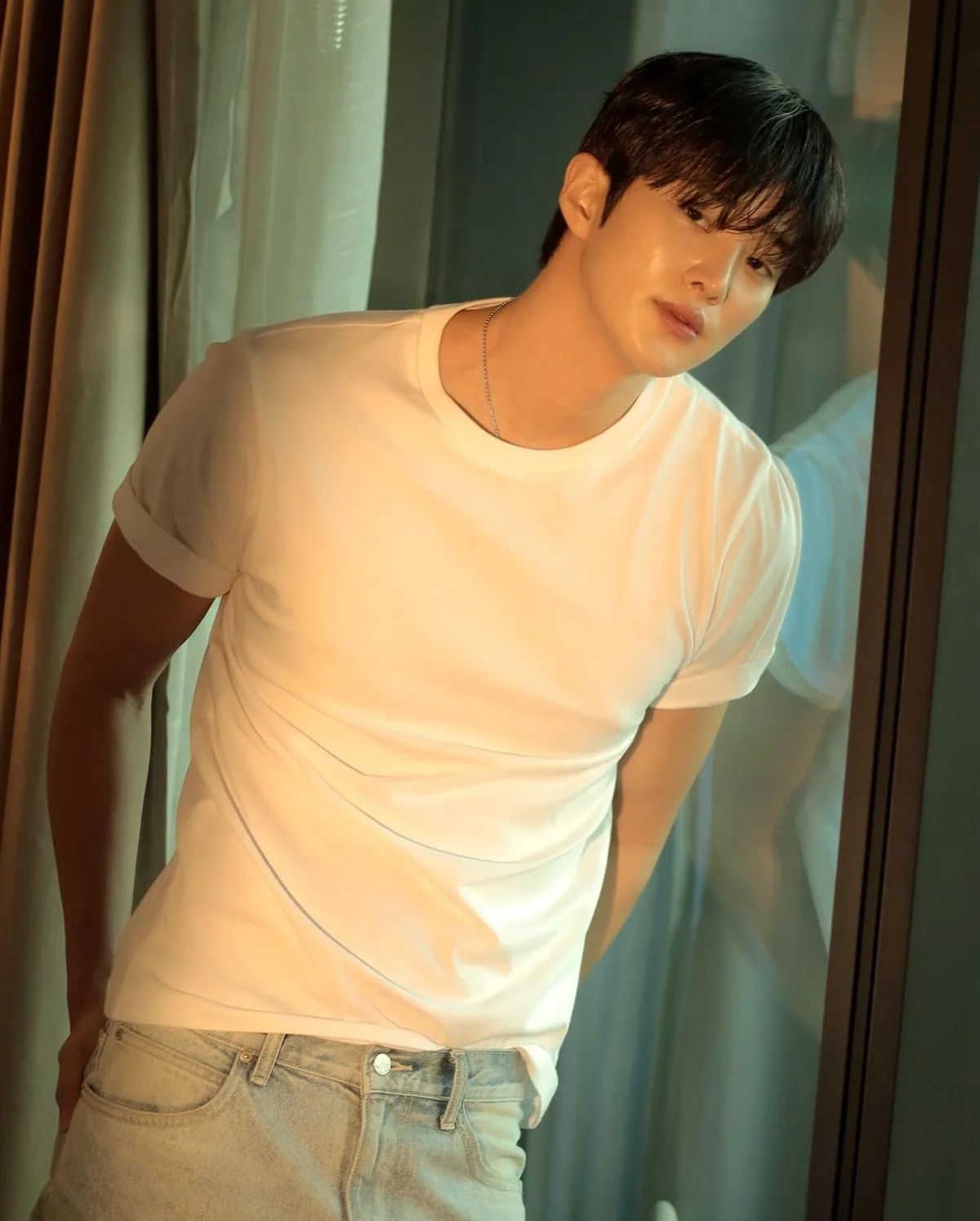Portrait photograph of actor Yu Hyun-Woo