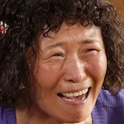 Hwang Suk-Jung as Gae-Duk's mother