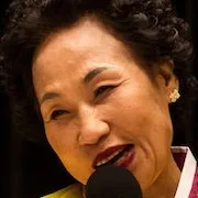 Kim Gyung-Ae as elderly woman Hong