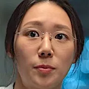 Actress Park Ye-Ni portraying Kang Tae-Yeong.