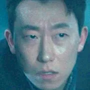 Yoon Tae-Soo as subordinate