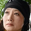 Kimiko Yo as Akiko