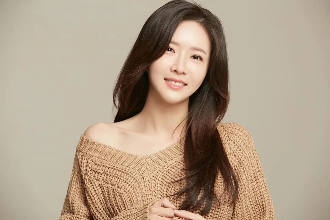 Han Yeo-Wool promotional photograph from 1988 profile series