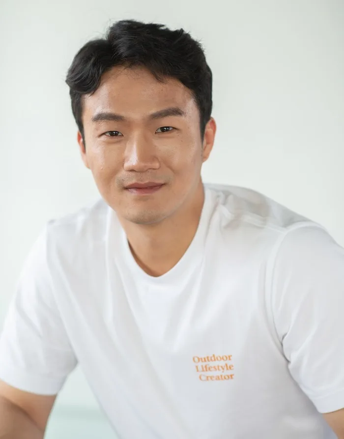 Mun Jeong-Hwan promotional portrait