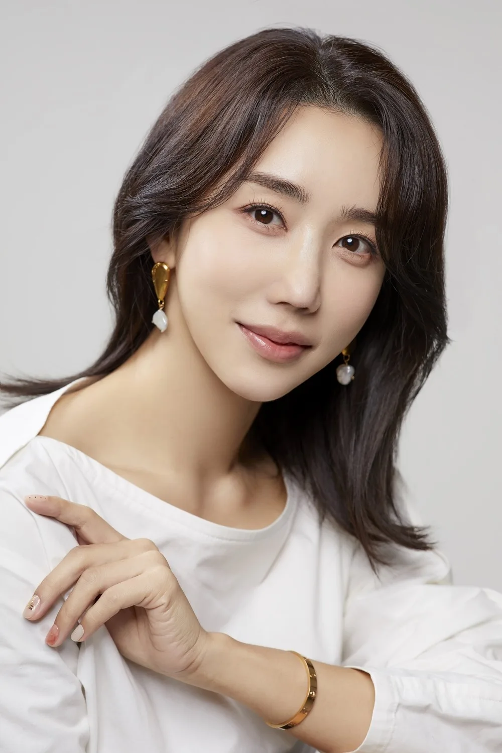 Portrait of South Korean actress Shin Soo-Jung