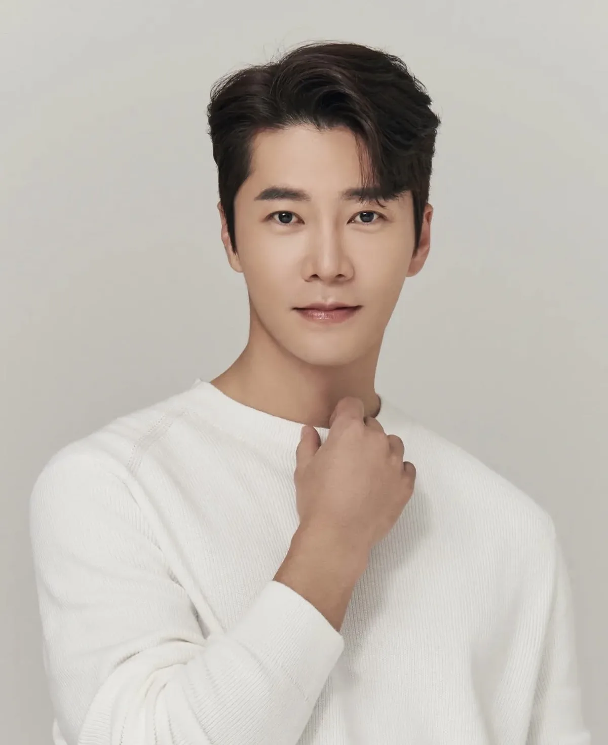 Headshot portrait of South Korean actor Park Ji-An
