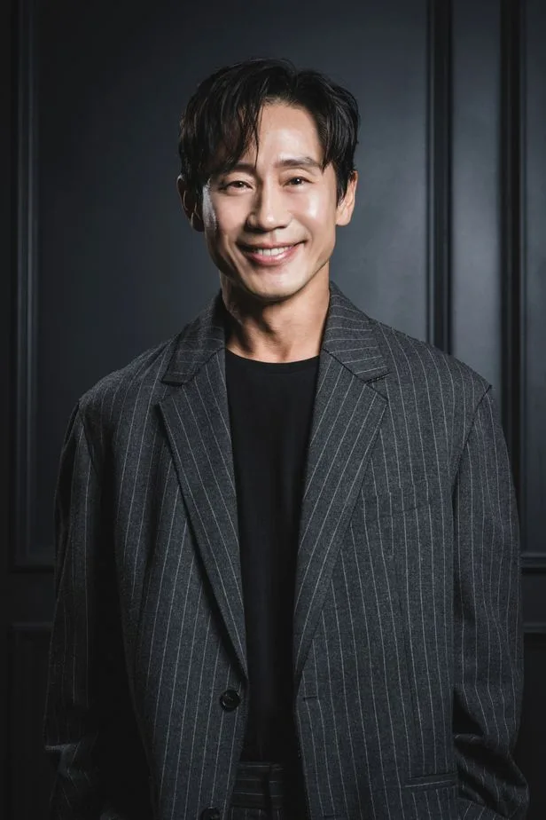 Shin Ha-Kyun profile photograph from 1974