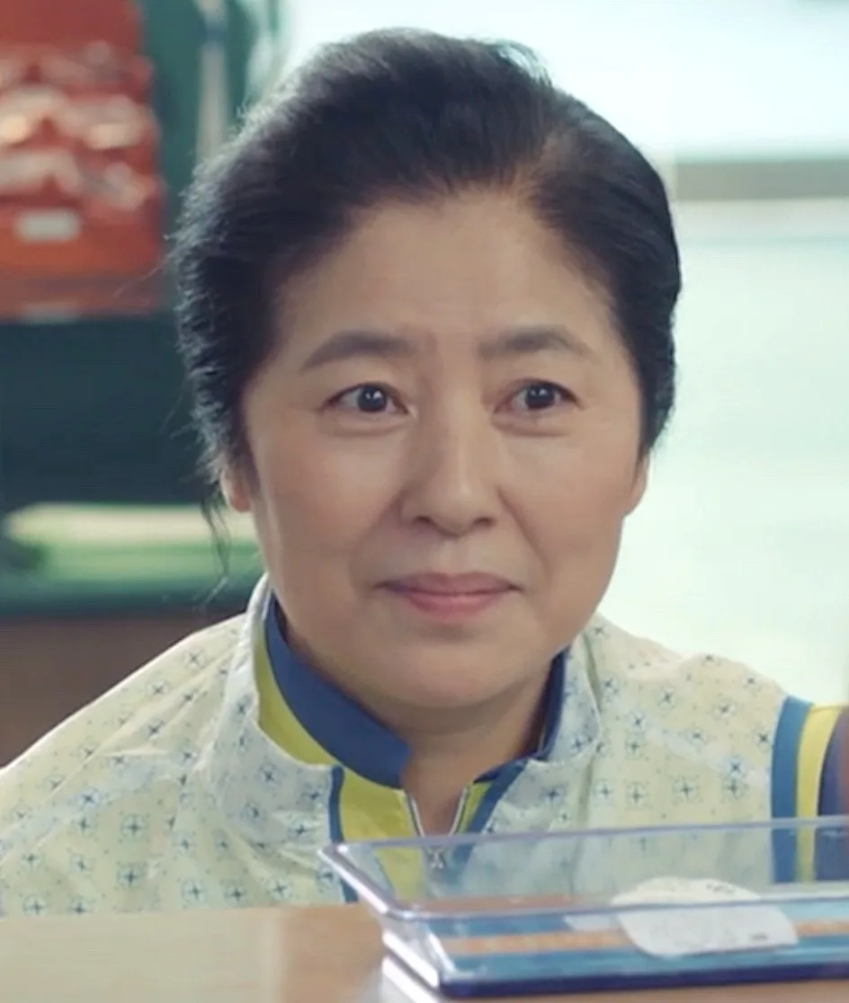 Portrait photograph of actress Kim Hyo-Jin