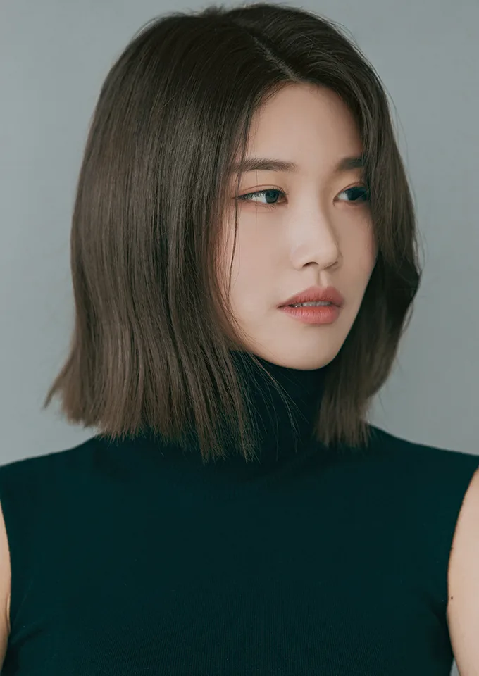 Profile photograph of actress Kim Su-Yeon